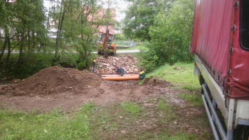 201606220814230.oprava_kanalizacie_pri_druzstevnych_bytovkach_019
