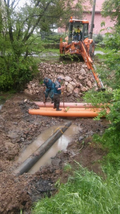 201606220814240.oprava_kanalizacie_pri_druzstevnych_bytovkach_018