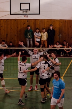 VOLEJBALOVÝ TURNAJ O PUTOVNÝ POHÁR OSLOBODENIA OBCE KAMIENKA – fotografia 35