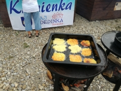 Pečenie nalešnikov 2017 Hniezdne – fotografia 1