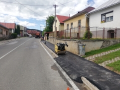 Oprava chodníkov v obci – fotografia 1